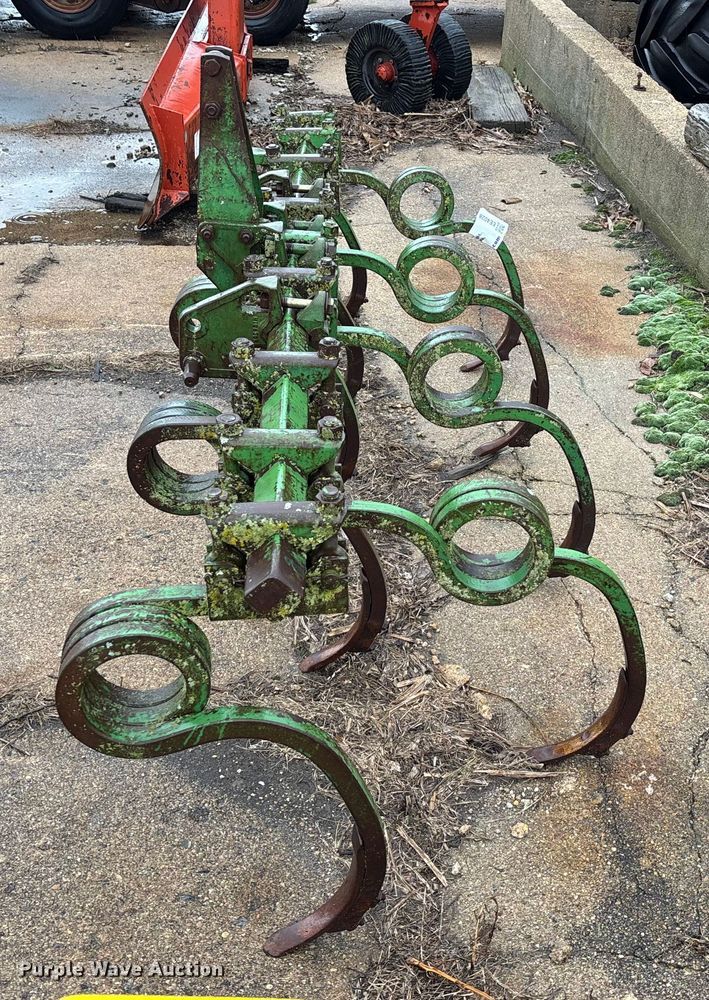 image for item EE4028 John Deere chisel