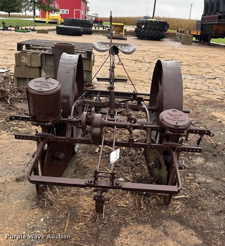 image for item EE4036 John Deere  planter