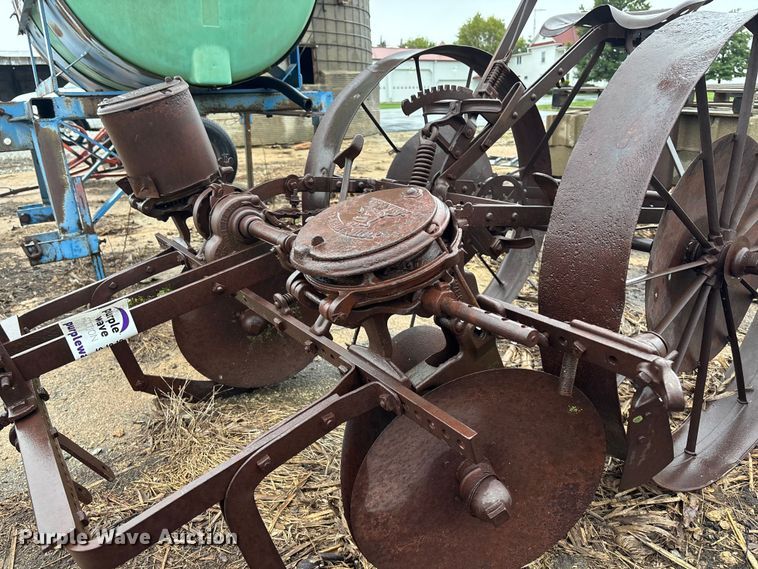 image for item EE4036 John Deere  planter