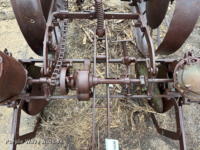 image for item EE4036 John Deere  planter