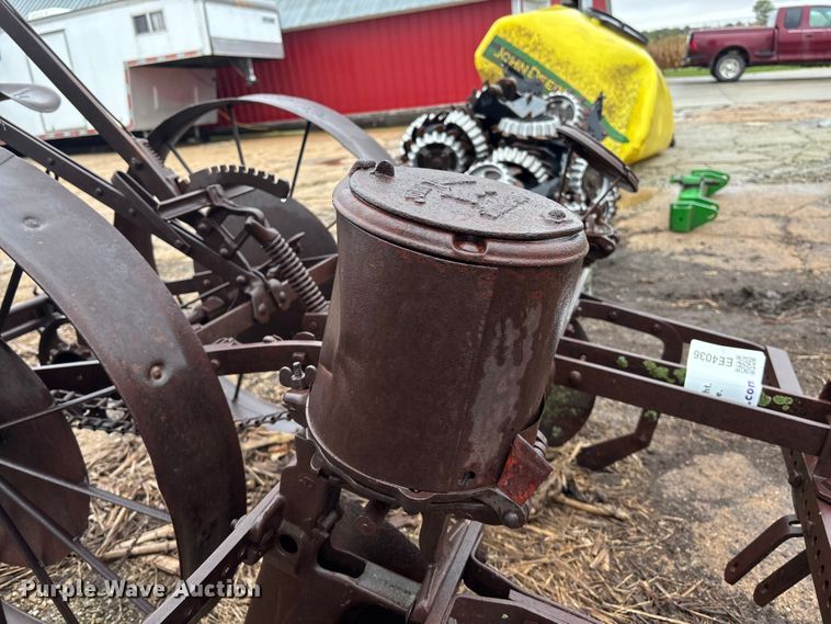 image for item EE4036 John Deere  planter