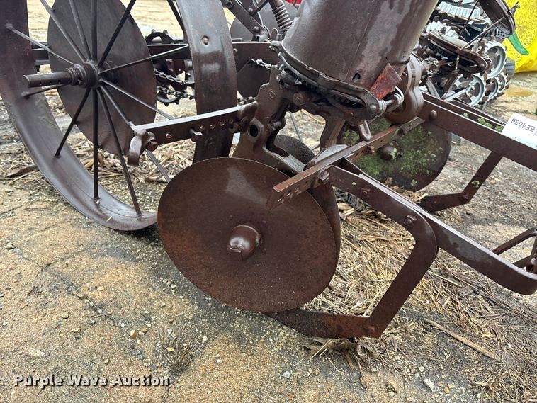 image for item EE4036 John Deere  planter