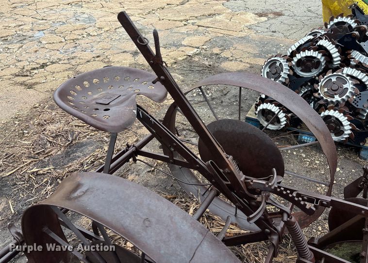 image for item EE4036 John Deere  planter