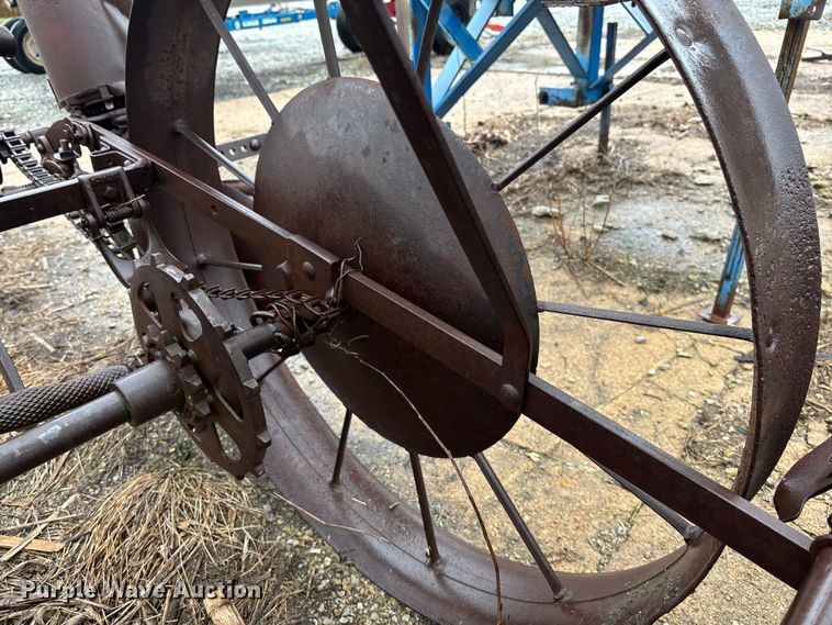 image for item EE4036 John Deere  planter