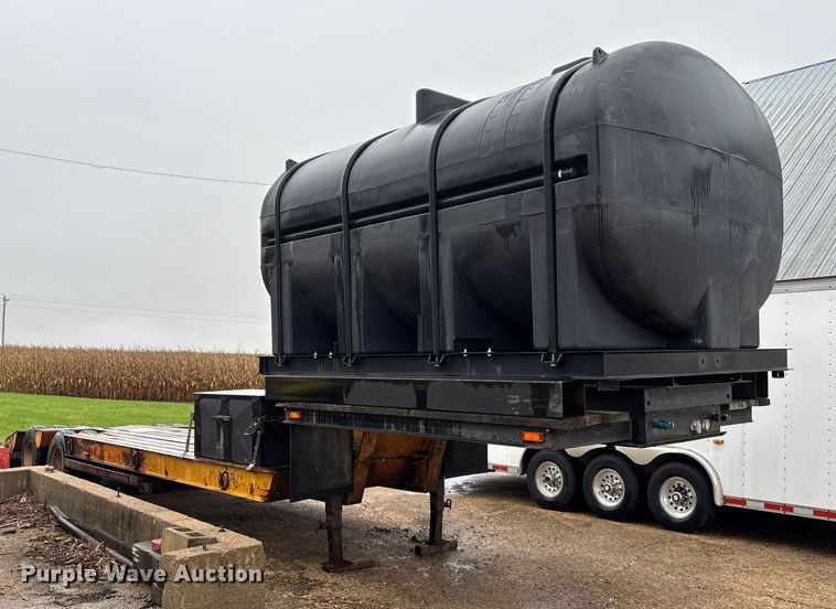 image for item EE4040 1974 Hyster sprayer trailer