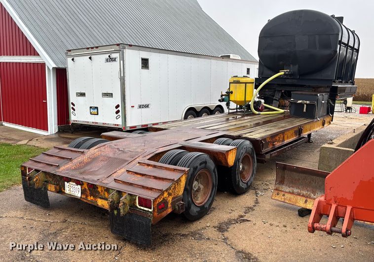 image for item EE4040 1974 Hyster sprayer trailer