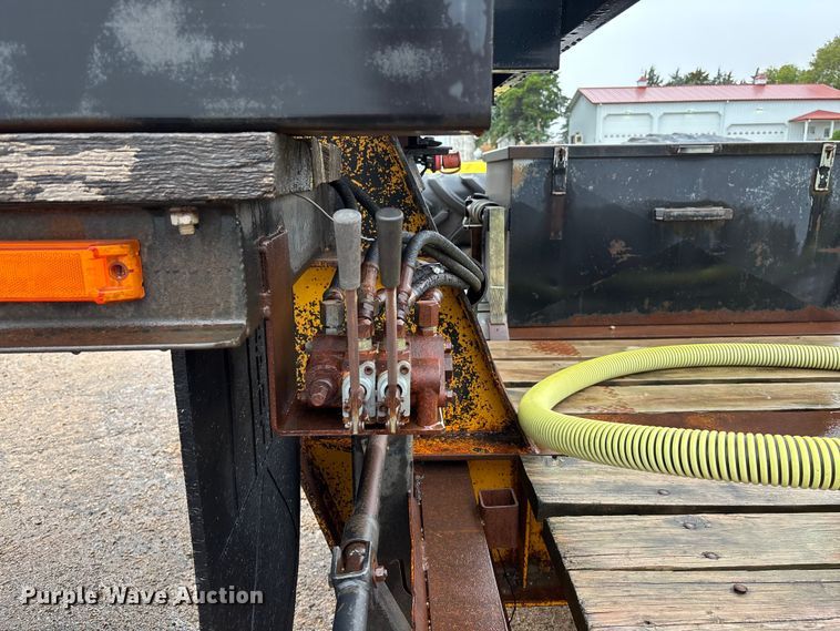 image for item EE4040 1974 Hyster sprayer trailer