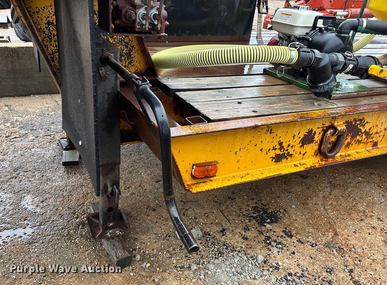 image for item EE4040 1974 Hyster sprayer trailer