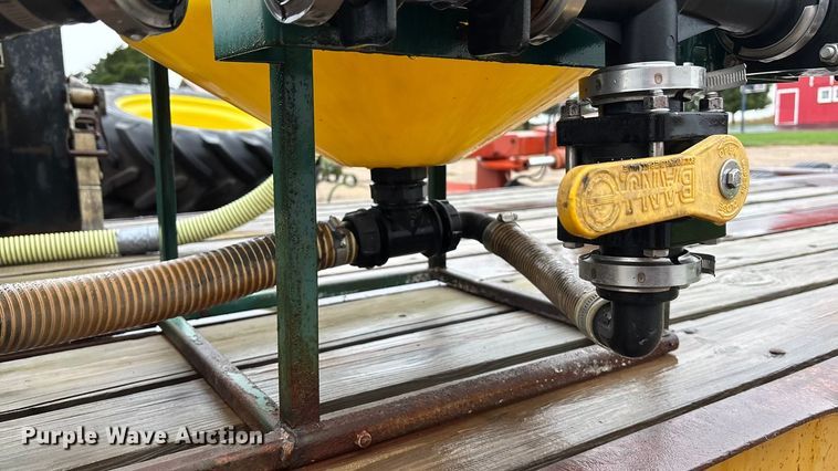 image for item EE4040 1974 Hyster sprayer trailer