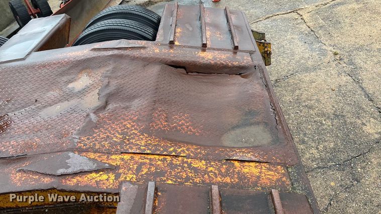 image for item EE4040 1974 Hyster sprayer trailer