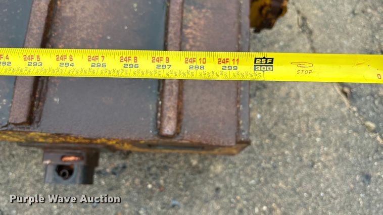 image for item EE4040 1974 Hyster sprayer trailer