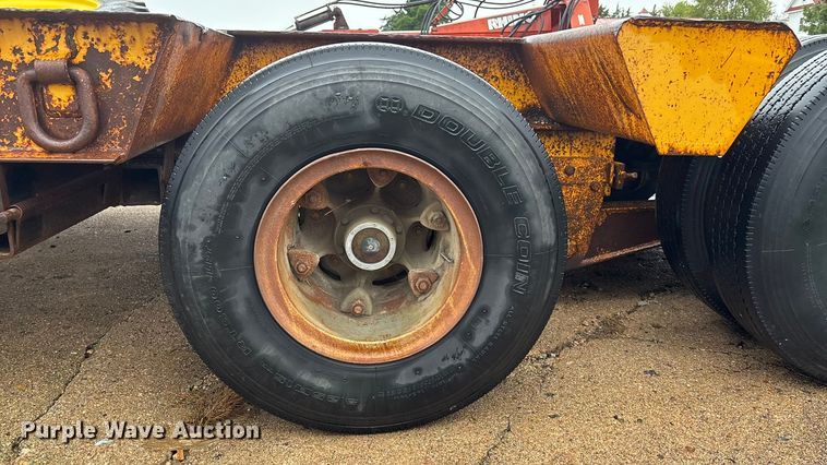 image for item EE4040 1974 Hyster sprayer trailer