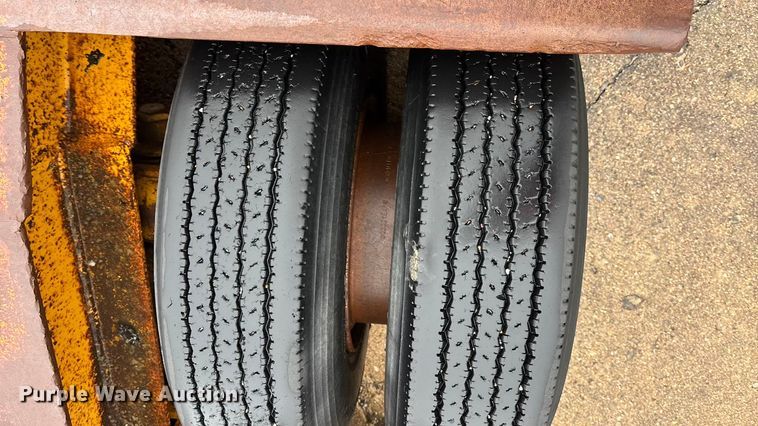 image for item EE4040 1974 Hyster sprayer trailer