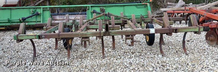 image for item EE4129 John Deere 1600 chisel