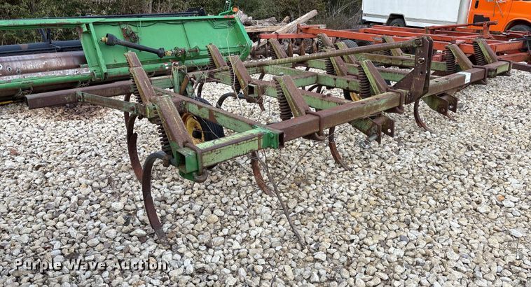 image for item EE4129 John Deere 1600 chisel