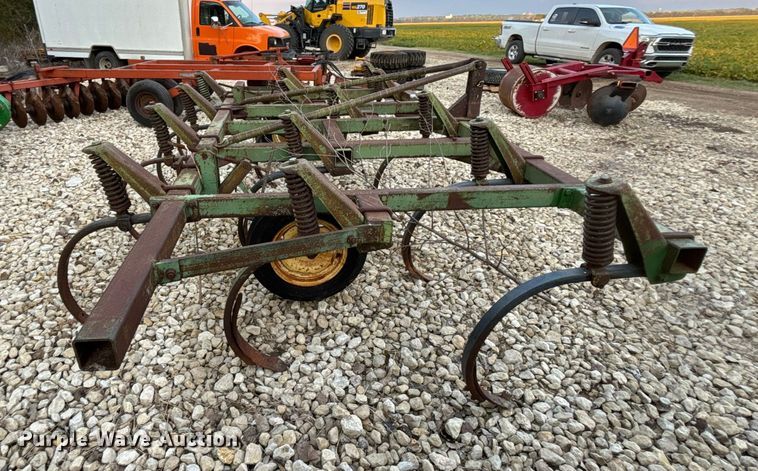 image for item EE4129 John Deere 1600 chisel