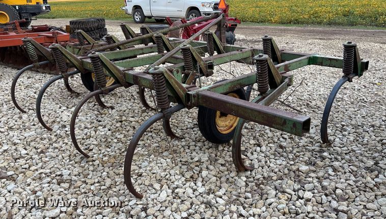 image for item EE4129 John Deere 1600 chisel