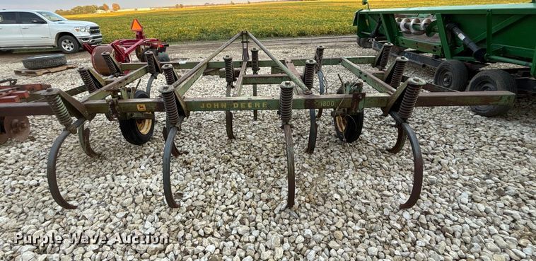 image for item EE4129 John Deere 1600 chisel