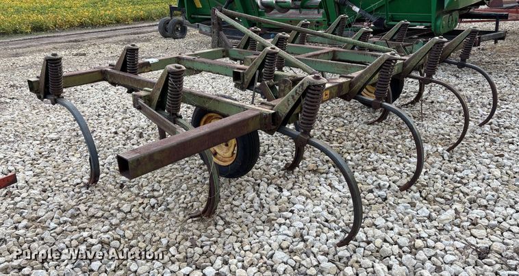 image for item EE4129 John Deere 1600 chisel