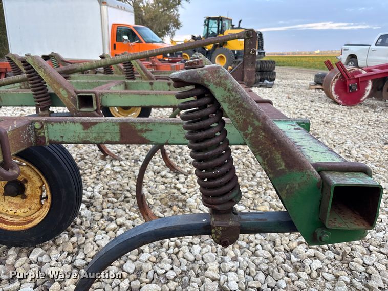 image for item EE4129 John Deere 1600 chisel