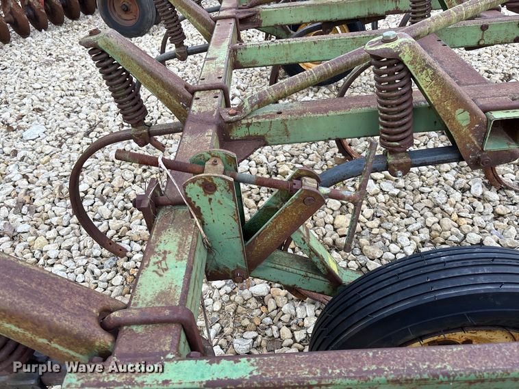 image for item EE4129 John Deere 1600 chisel