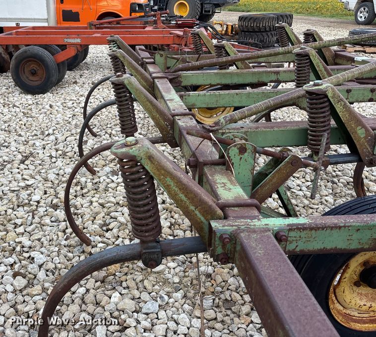 image for item EE4129 John Deere 1600 chisel