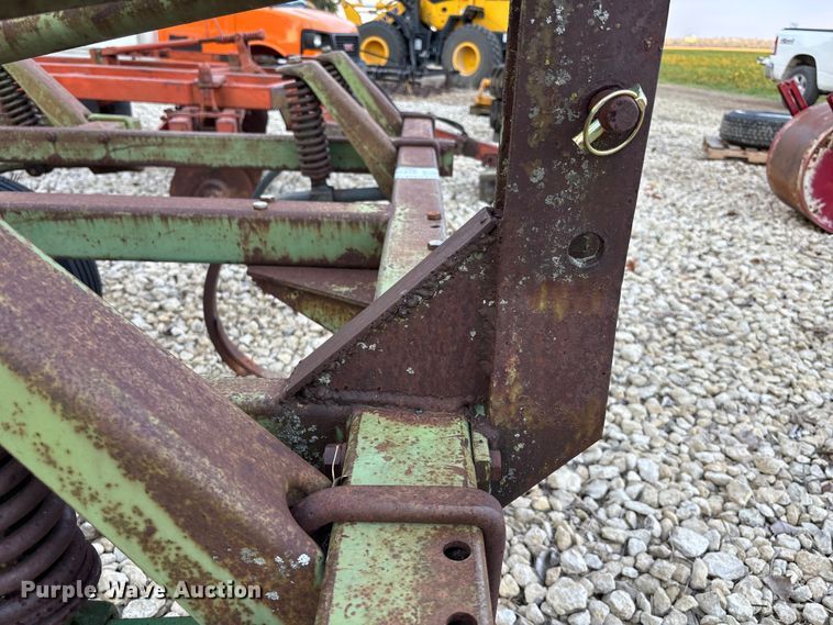 image for item EE4129 John Deere 1600 chisel