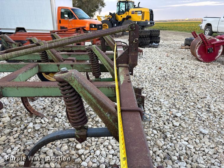 image for item EE4129 John Deere 1600 chisel