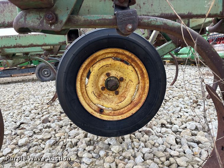 image for item EE4129 John Deere 1600 chisel