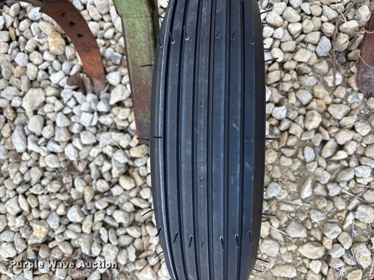 image for item EE4129 John Deere 1600 chisel