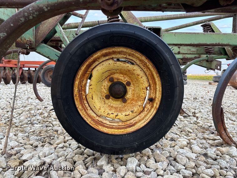 image for item EE4129 John Deere 1600 chisel