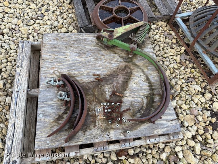 image for item EE4129 John Deere 1600 chisel