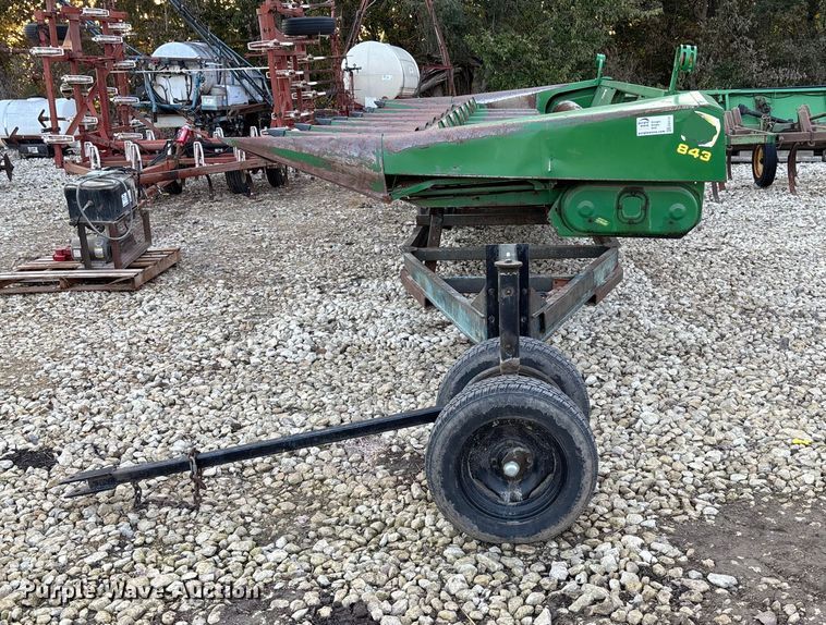 image for item EE4131 John Deere 843 corn head