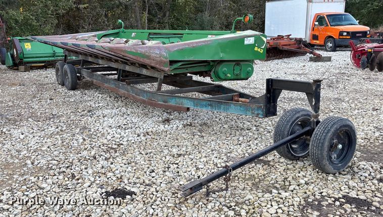 image for item EE4131 John Deere 843 corn head