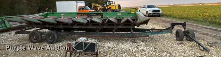 image for item EE4131 John Deere 843 corn head