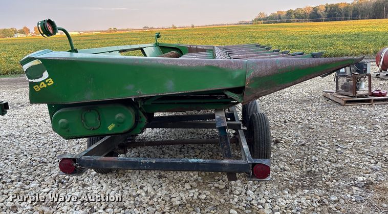 image for item EE4131 John Deere 843 corn head