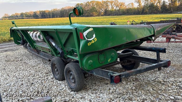 image for item EE4131 John Deere 843 corn head