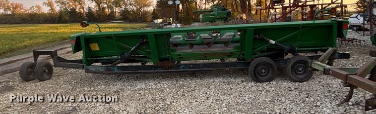 image for item EE4131 John Deere 843 corn head