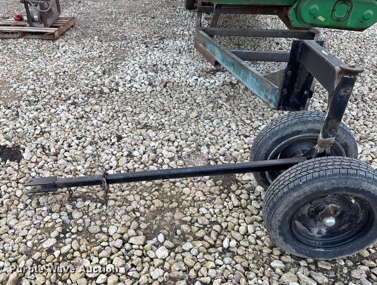 image for item EE4131 John Deere 843 corn head