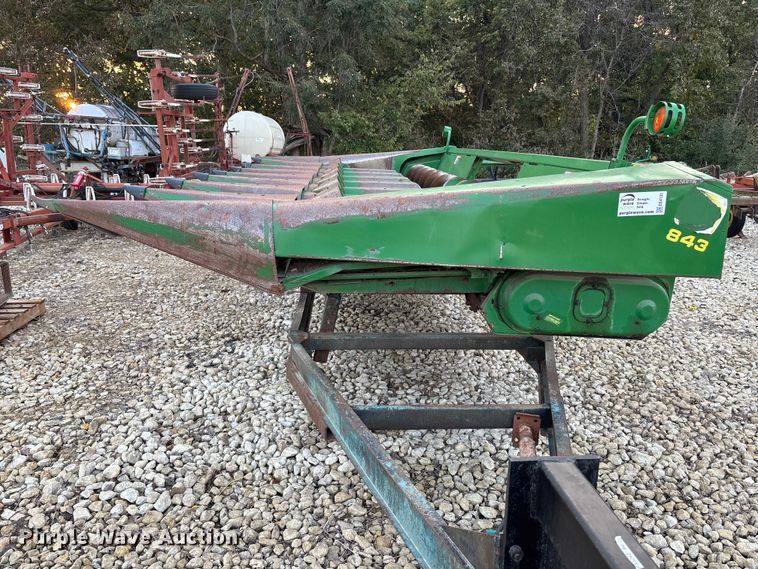 image for item EE4131 John Deere 843 corn head