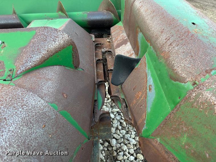 image for item EE4131 John Deere 843 corn head