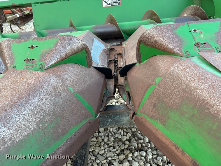 image for item EE4131 John Deere 843 corn head