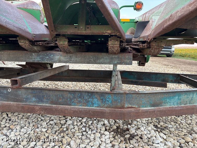 image for item EE4131 John Deere 843 corn head
