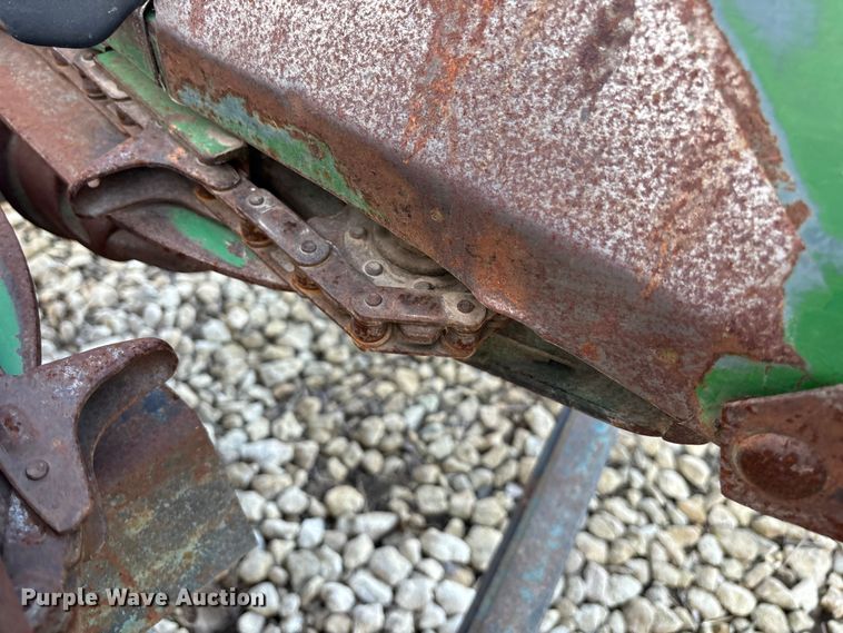 image for item EE4131 John Deere 843 corn head