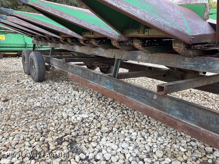 image for item EE4131 John Deere 843 corn head