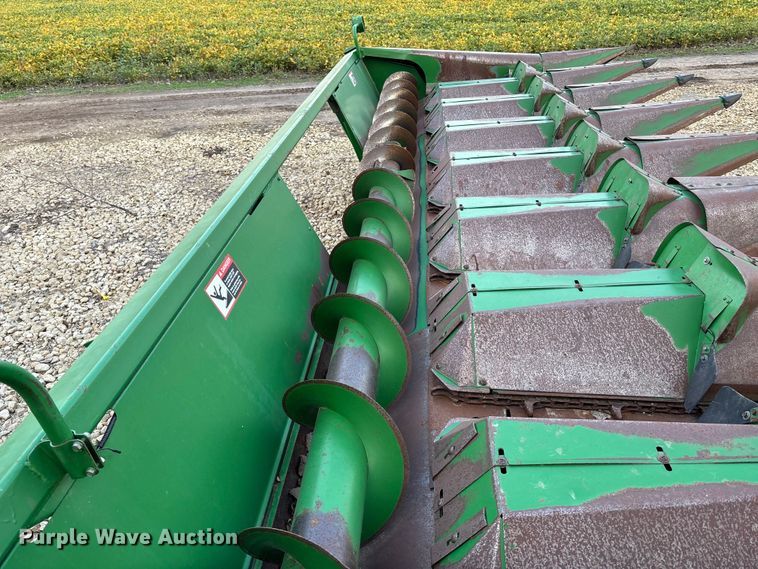 image for item EE4131 John Deere 843 corn head
