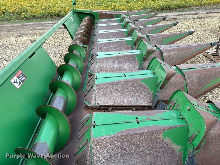 image for item EE4131 John Deere 843 corn head