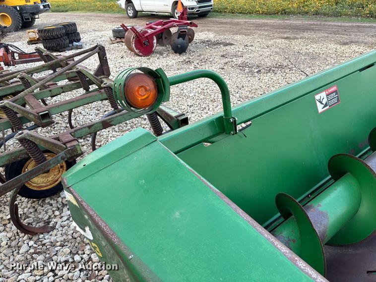 image for item EE4131 John Deere 843 corn head