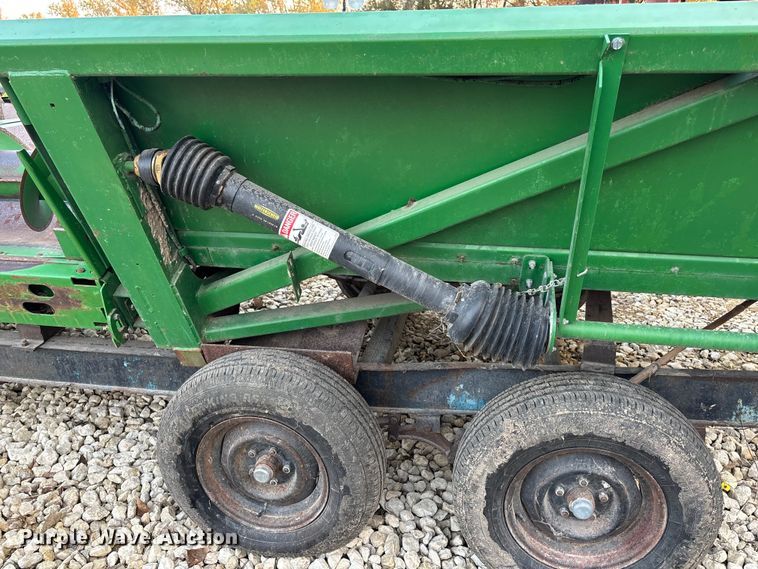 image for item EE4131 John Deere 843 corn head