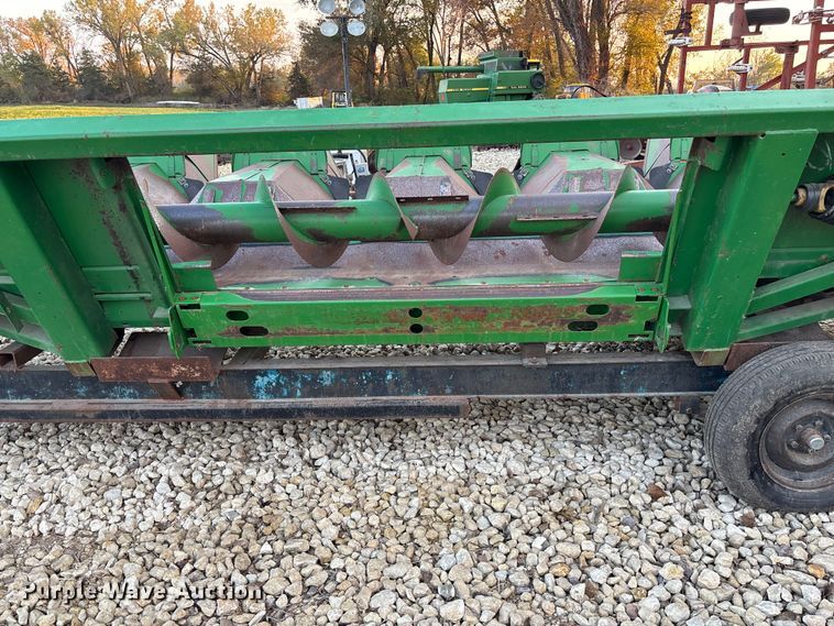 image for item EE4131 John Deere 843 corn head